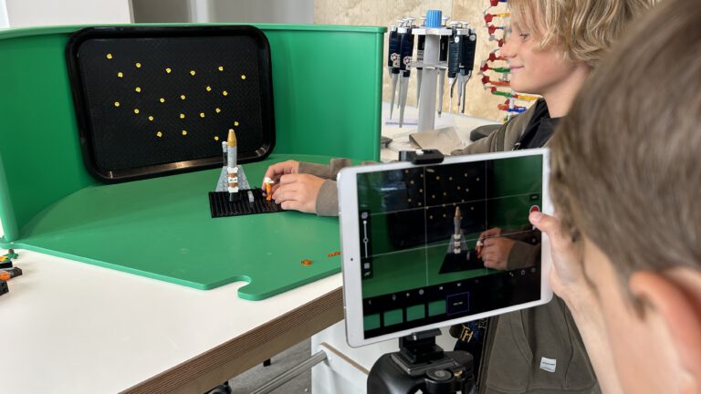Kreativität und Technik vereint: MINT-Klemmbausteinwelten